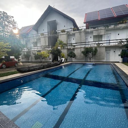 Royal Crown Residency Hotel Talawatugoda Екстер'єр фото