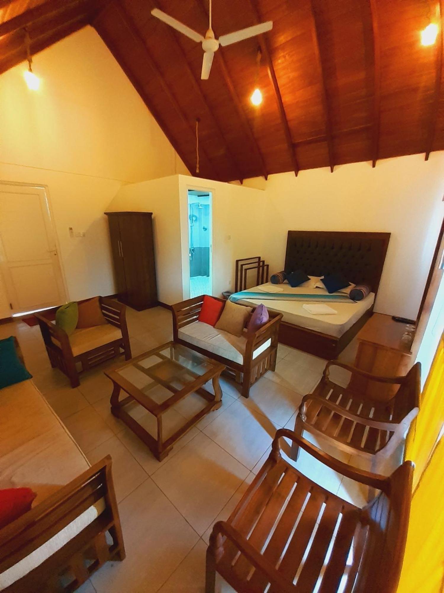 Royal Crown Residency Hotel Talawatugoda Екстер'єр фото