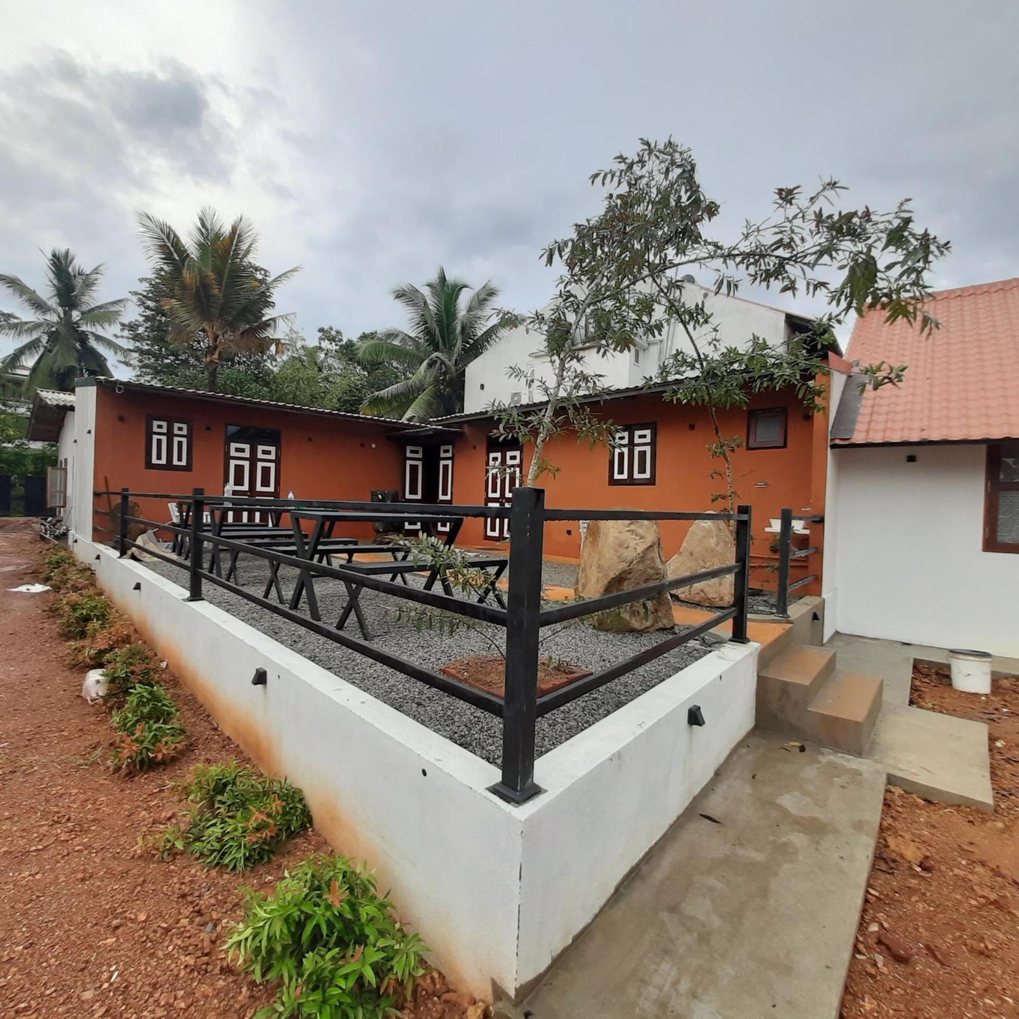 Royal Crown Residency Hotel Talawatugoda Екстер'єр фото
