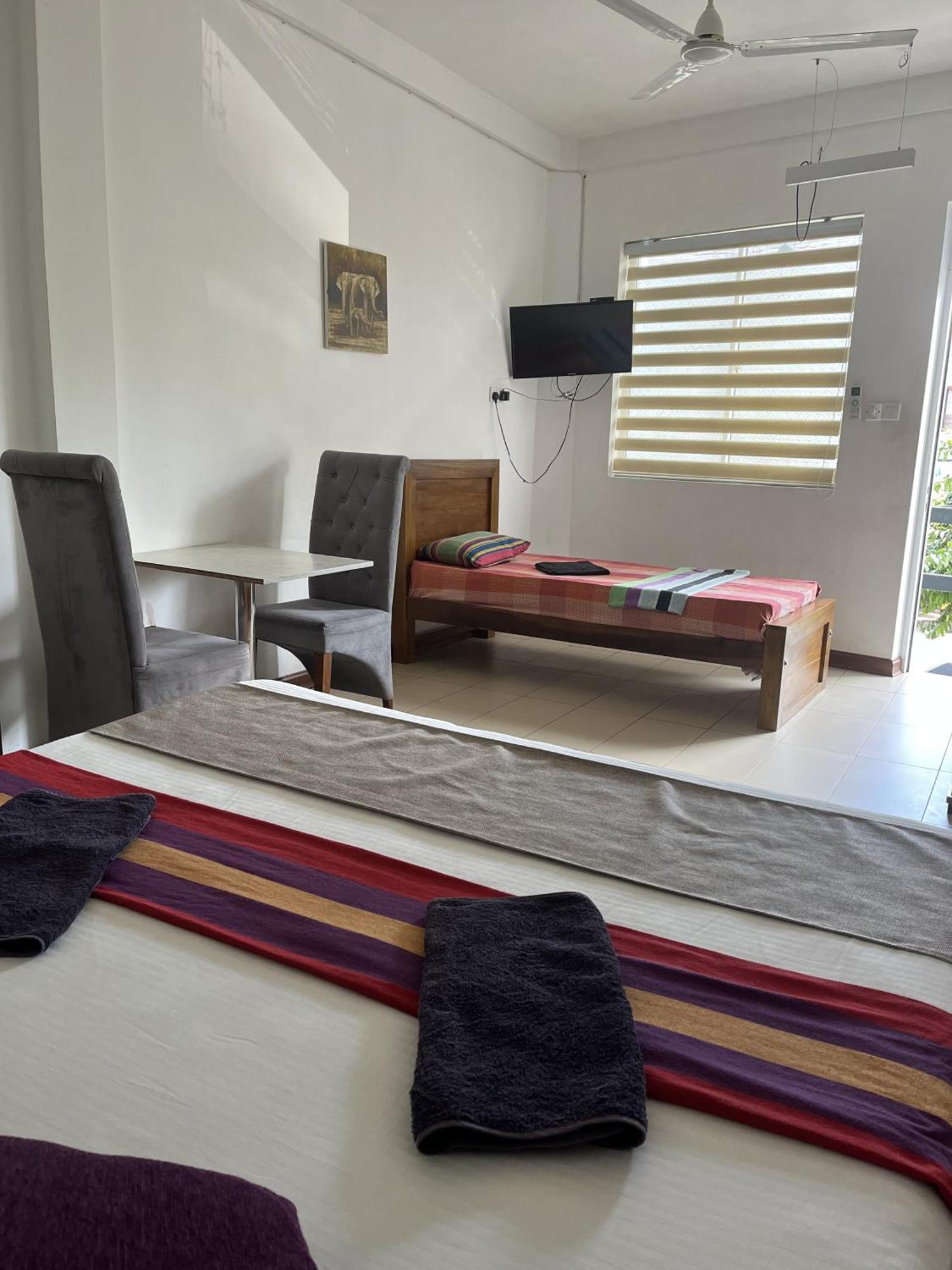Royal Crown Residency Hotel Talawatugoda Екстер'єр фото