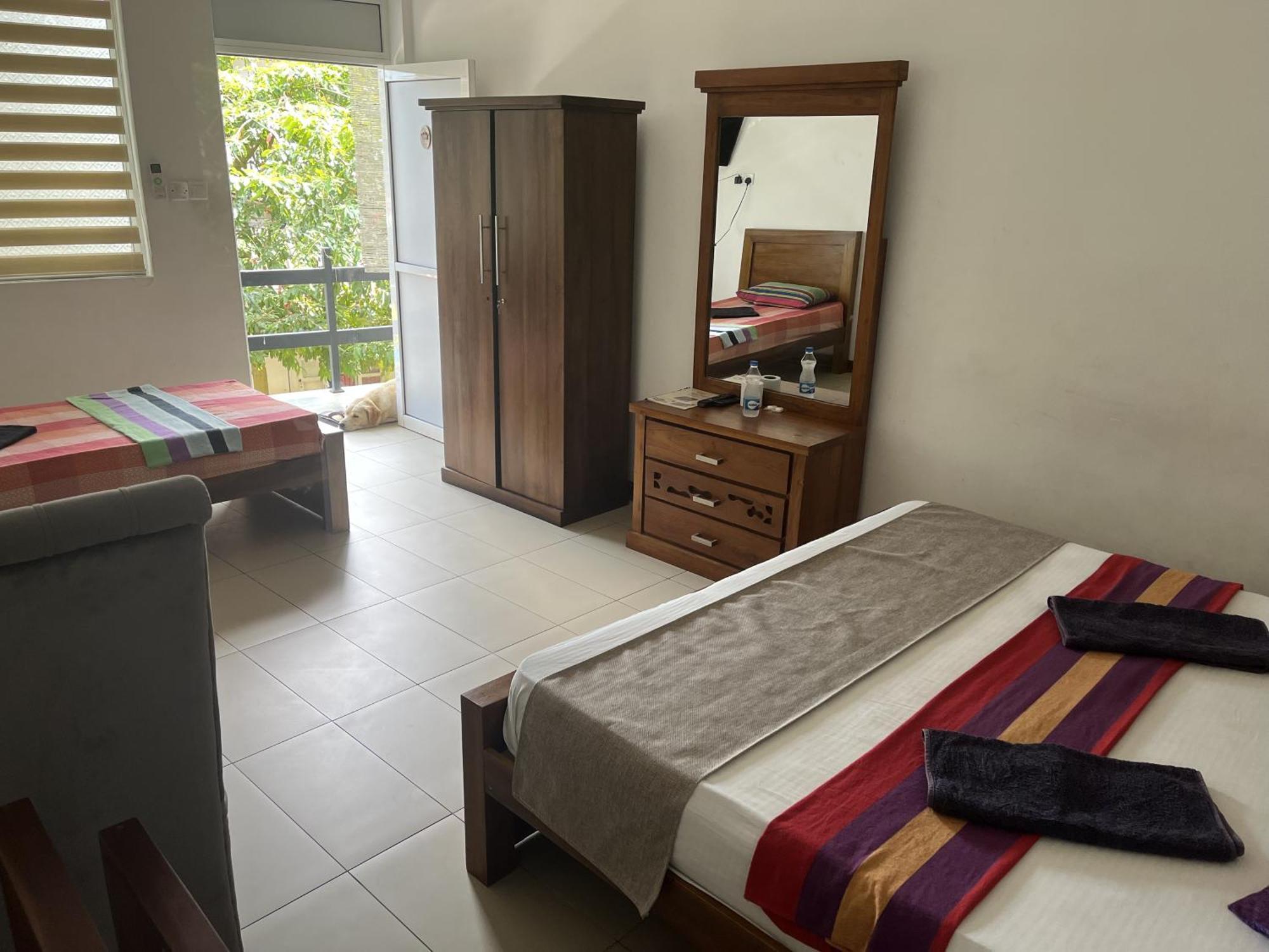 Royal Crown Residency Hotel Talawatugoda Екстер'єр фото
